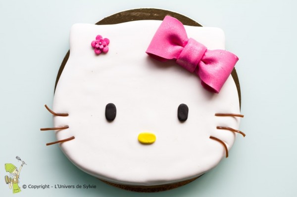 Hello Kitty en pâte à sucre