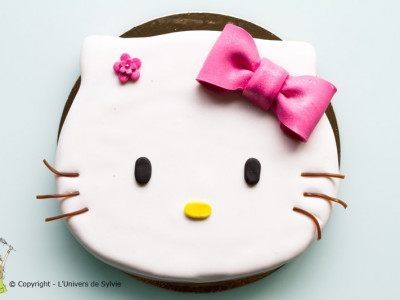 Hello Kitty en pâte à sucre